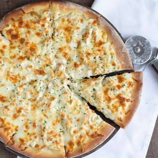 Garlic Chicken Alfredo Pizza